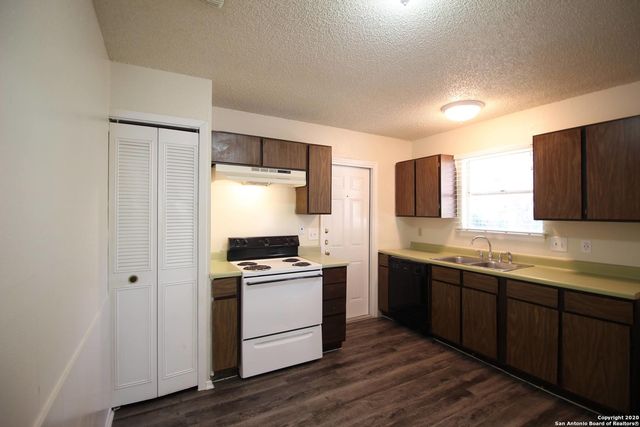 9415 Gold Hill, San Antonio, TX 78245