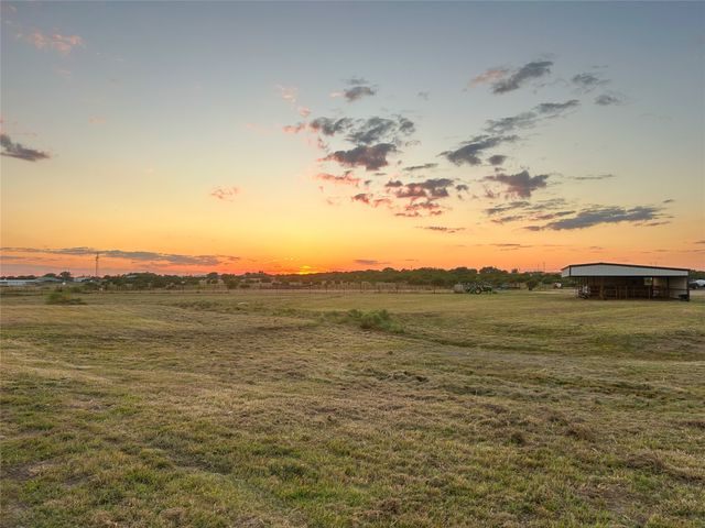 925 Clear Spring Road, Stephenville, TX 76401