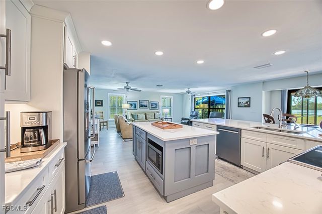 7275 Lake DR, Fort Myers, FL 33908