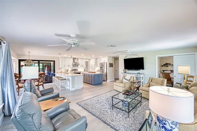 7275 Lake DR, Fort Myers, FL 33908