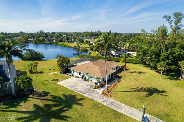 7275 Lake DR, Fort Myers, FL 33908