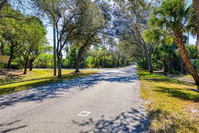 7275 Lake DR, Fort Myers, FL 33908