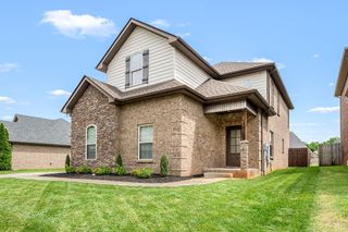 2816 Lightning Bug Dr, Murfreesboro, TN 37129