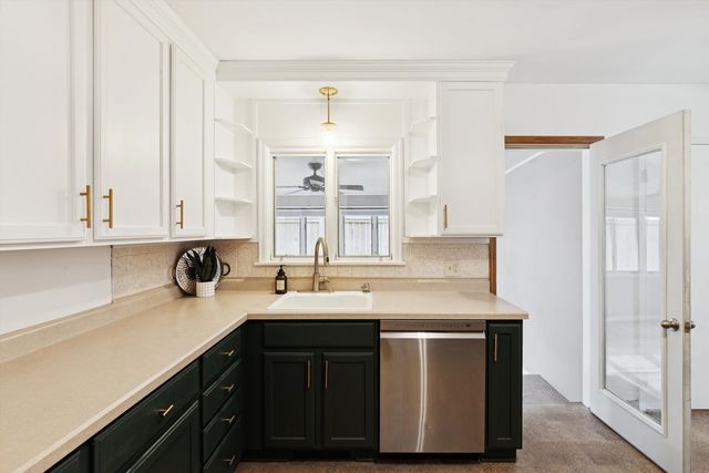 2317 Washington Lane, Davenport, IA 52804