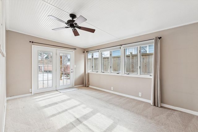 2317 Washington Lane, Davenport, IA 52804