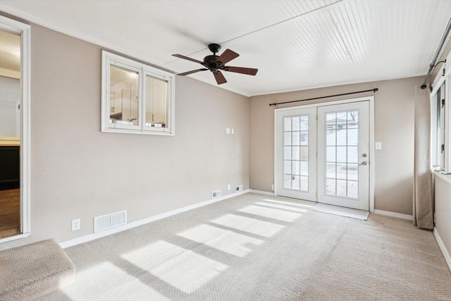 2317 Washington Lane, Davenport, IA 52804