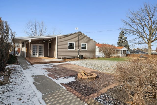 2317 Washington Lane, Davenport, IA 52804