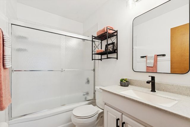 2317 Washington Lane, Davenport, IA 52804