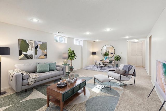 2317 Washington Lane, Davenport, IA 52804