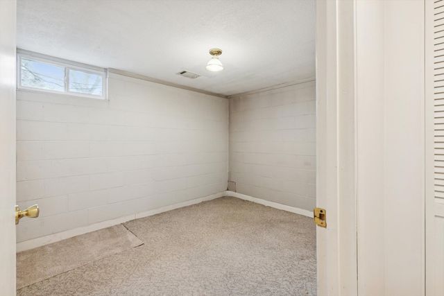 2317 Washington Lane, Davenport, IA 52804