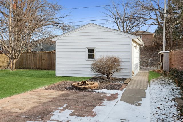 2317 Washington Lane, Davenport, IA 52804