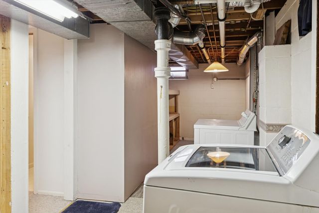 2317 Washington Lane, Davenport, IA 52804