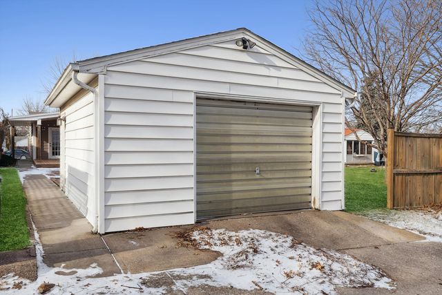 2317 Washington Lane, Davenport, IA 52804