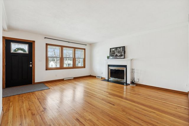 2317 Washington Lane, Davenport, IA 52804