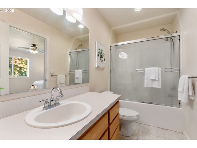 3 SHADY OAK Ln, North Bonneville, WA 98639