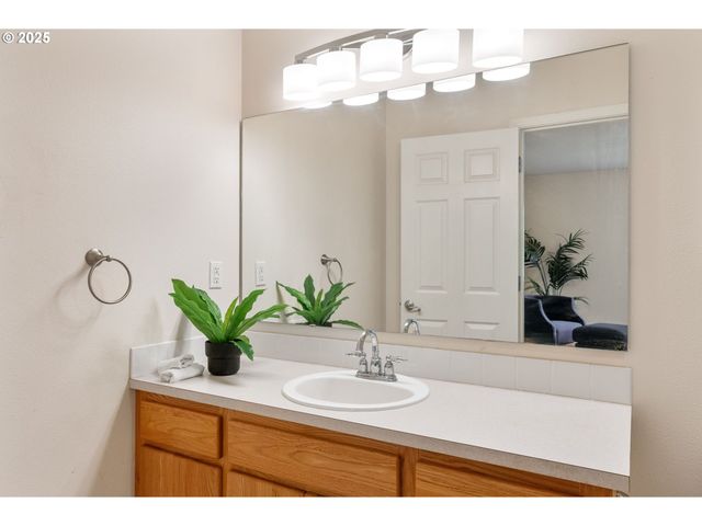 3 SHADY OAK Ln, North Bonneville, WA 98639