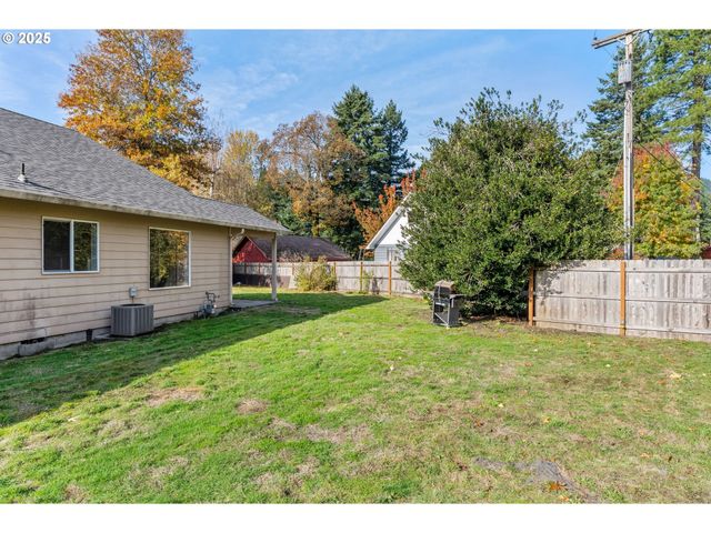 3 SHADY OAK Ln, North Bonneville, WA 98639