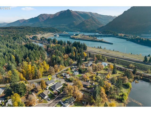 3 SHADY OAK Ln, North Bonneville, WA 98639