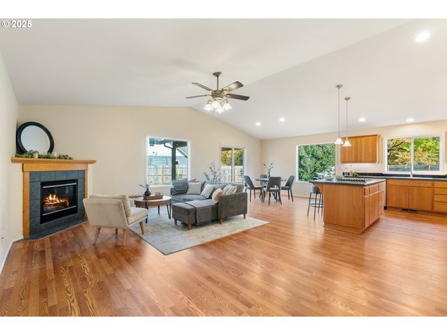 3 SHADY OAK Ln, North Bonneville, WA 98639