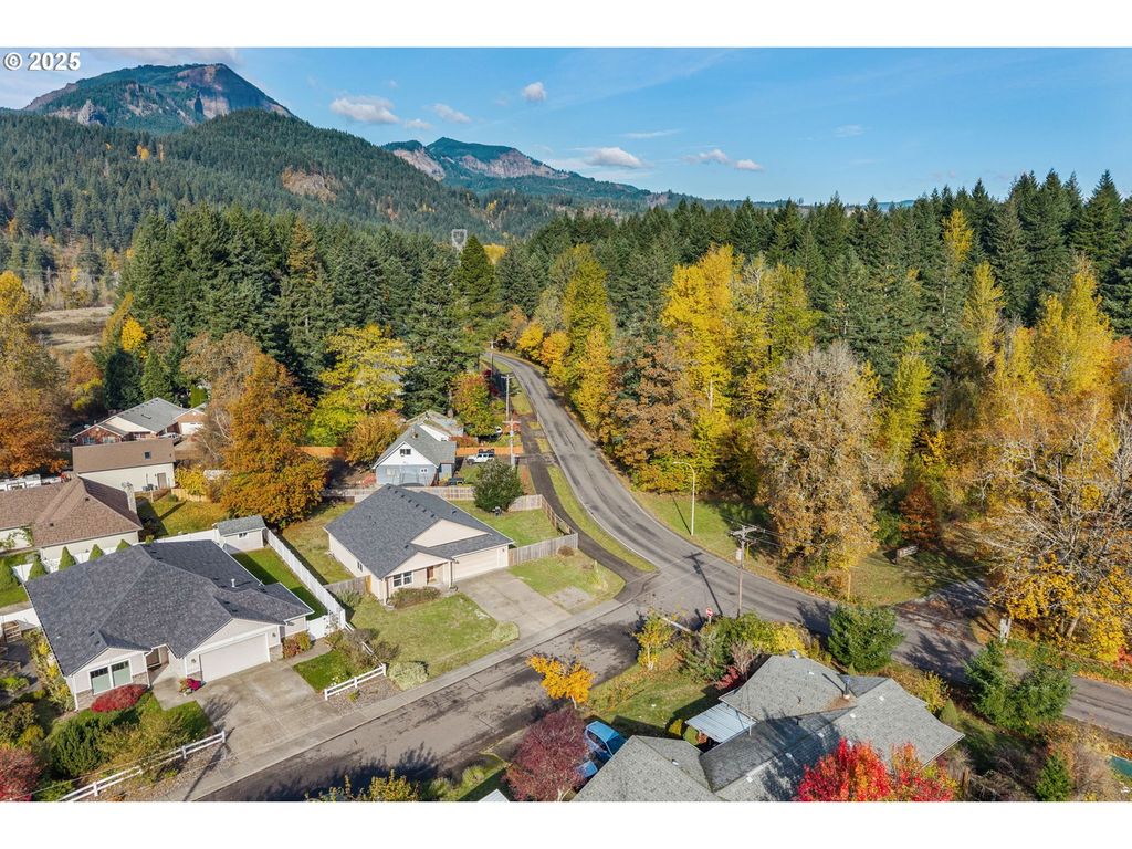 3 SHADY OAK Ln, North Bonneville, WA 98639