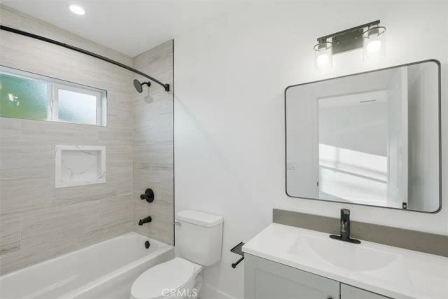 14014 Hubbard Street, Sylmar, CA 91342