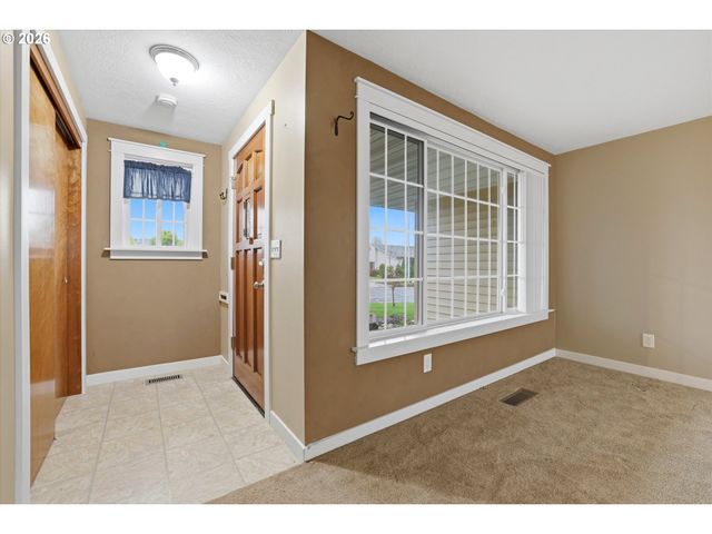 1967 ASTOR Way, Woodburn, OR 97071