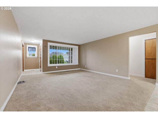 1967 ASTOR Way, Woodburn, OR 97071