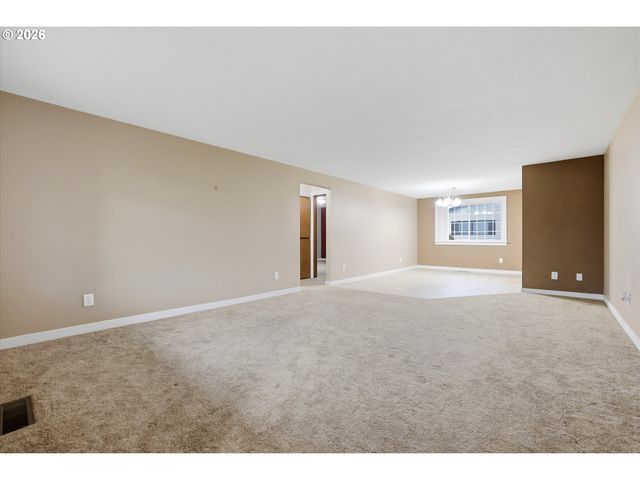 1967 ASTOR Way, Woodburn, OR 97071