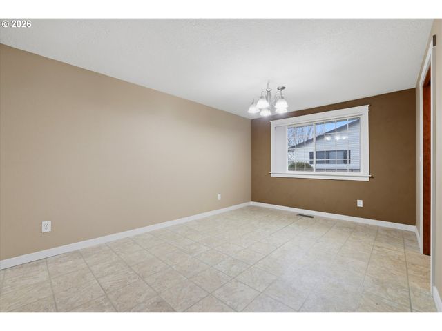 1967 ASTOR Way, Woodburn, OR 97071