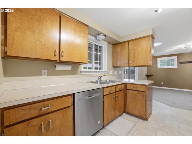 1967 ASTOR Way, Woodburn, OR 97071