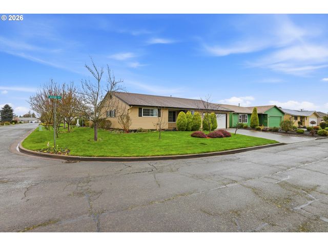 1967 ASTOR Way, Woodburn, OR 97071