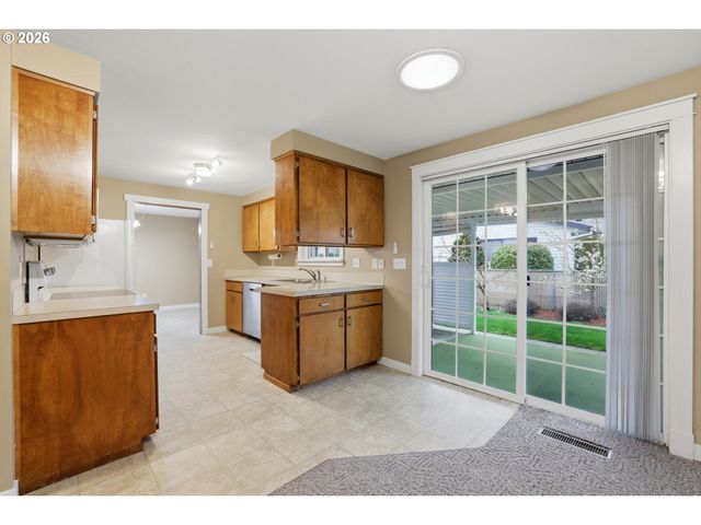 1967 ASTOR Way, Woodburn, OR 97071