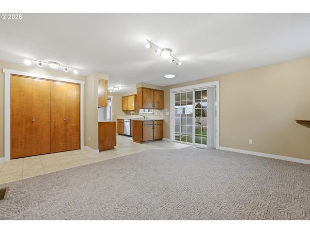1967 ASTOR Way, Woodburn, OR 97071
