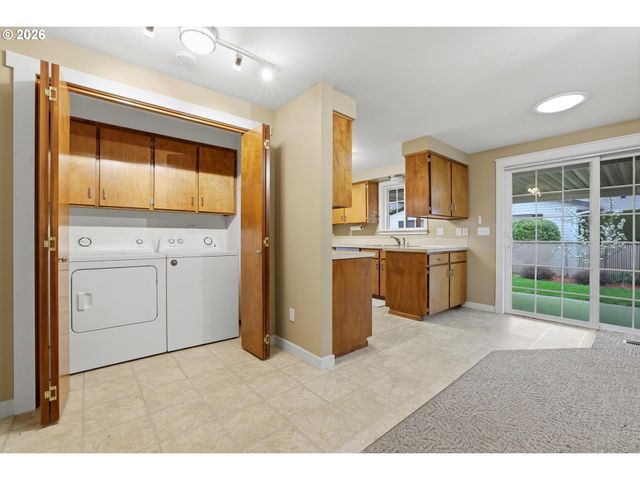 1967 ASTOR Way, Woodburn, OR 97071