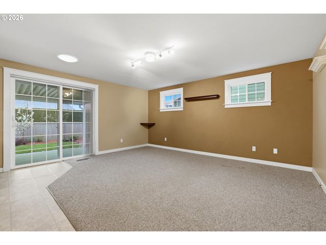 1967 ASTOR Way, Woodburn, OR 97071