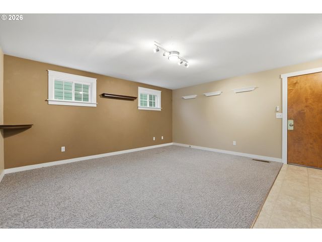 1967 ASTOR Way, Woodburn, OR 97071