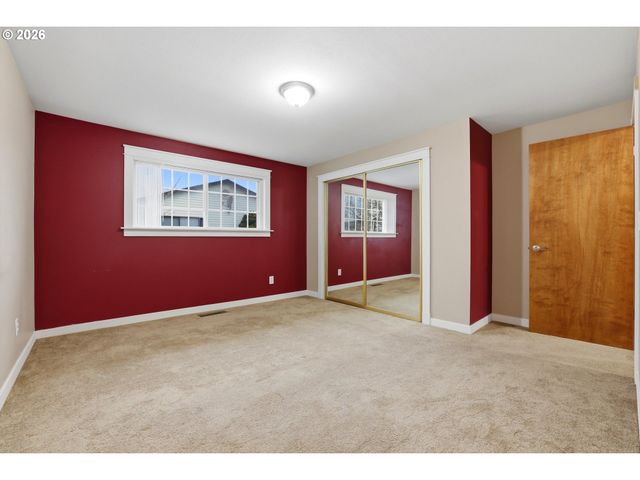 1967 ASTOR Way, Woodburn, OR 97071