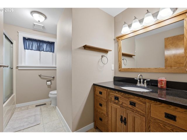 1967 ASTOR Way, Woodburn, OR 97071