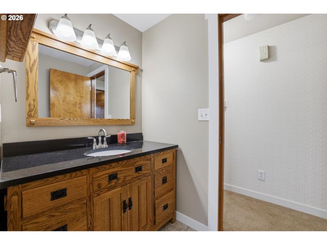 1967 ASTOR Way, Woodburn, OR 97071