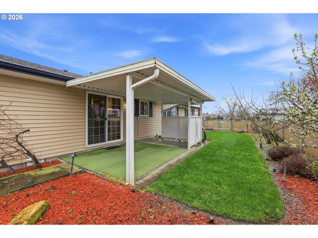 1967 ASTOR Way, Woodburn, OR 97071
