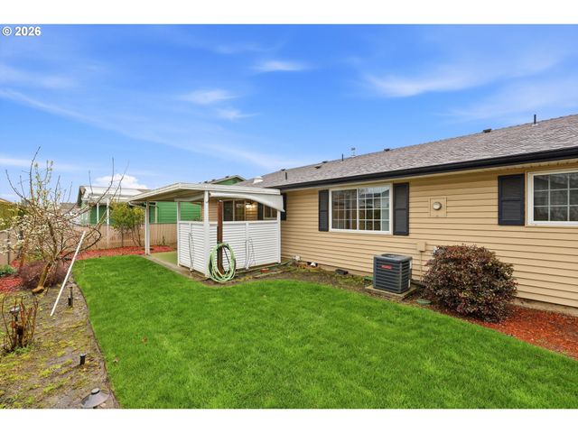 1967 ASTOR Way, Woodburn, OR 97071