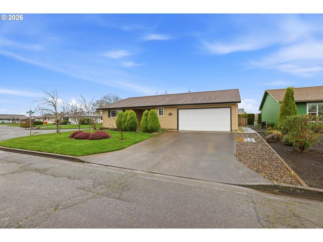 1967 ASTOR Way, Woodburn, OR 97071