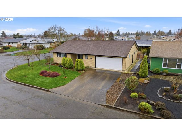 1967 ASTOR Way, Woodburn, OR 97071