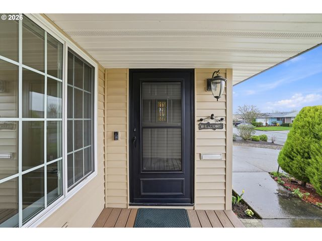 1967 ASTOR Way, Woodburn, OR 97071