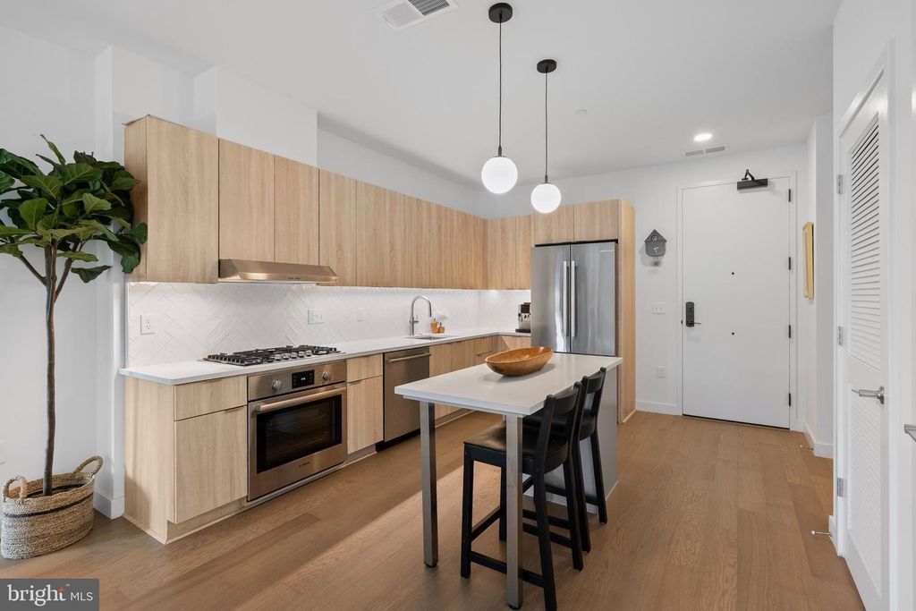 Image 7 of property listing at 7175 12TH ST NW #214, Washington, DC 20012