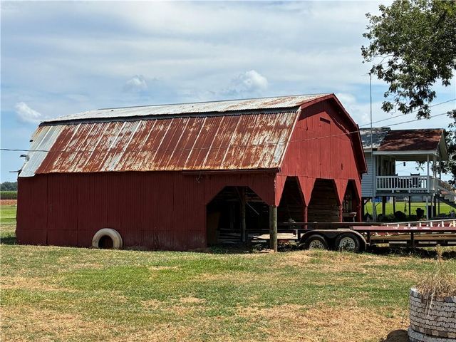 169 BIG BEND Road, Moreauville, LA 71355