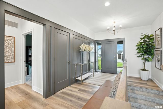 5167 LAKESIDE Court, Bettendorf, IA 52722