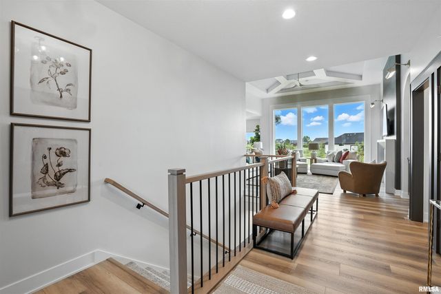 5167 LAKESIDE Court, Bettendorf, IA 52722