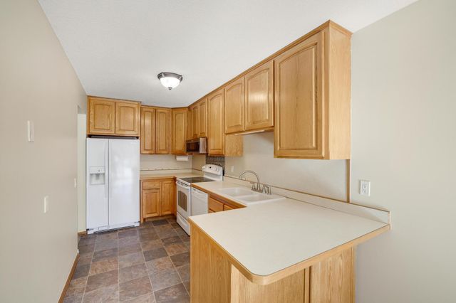 2305 E 122nd Street, Burnsville, MN 55337