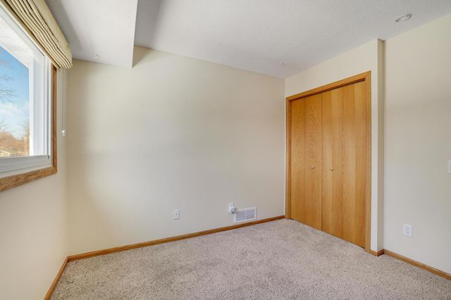 2305 E 122nd Street, Burnsville, MN 55337